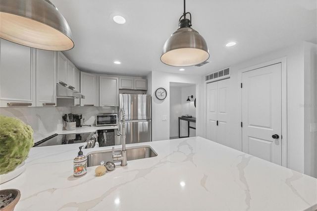 3401 54TH DRIVE W 203, Bradenton, FL 34210