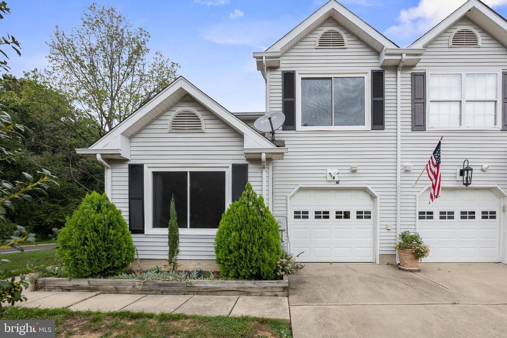 101 STONEHAM DR, Glassboro, NJ 08028