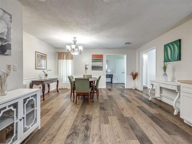 6712 NW 61st Street, Warr Acres, OK 73122