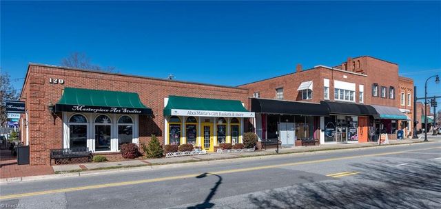 9199 Stoney River Lane, Kernersville, NC 27284