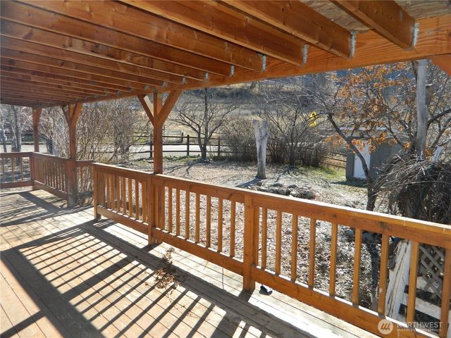 2127 Sinlahekin Road, Loomis, WA 98827