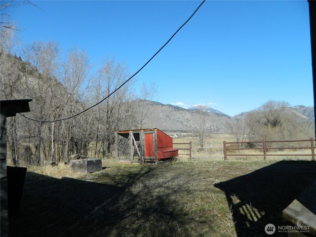 2127 Sinlahekin Road, Loomis, WA 98827