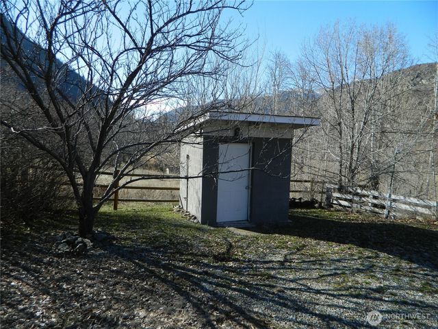 2127 Sinlahekin Road, Loomis, WA 98827