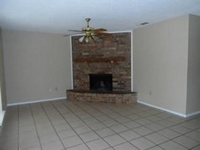 210 W 4th Street, Irving, TX 75060