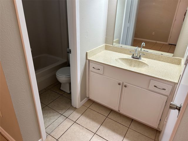 210 W 4th Street, Irving, TX 75060