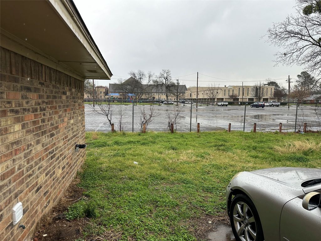 210 W 4th Street, Irving, TX 75060