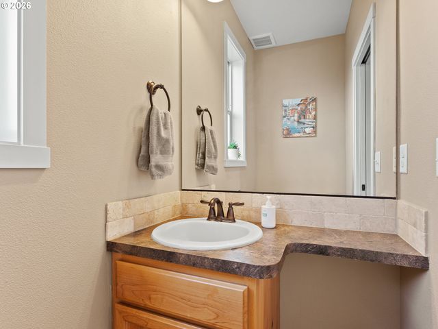 601 Stone View Way, Kalama, WA 98625