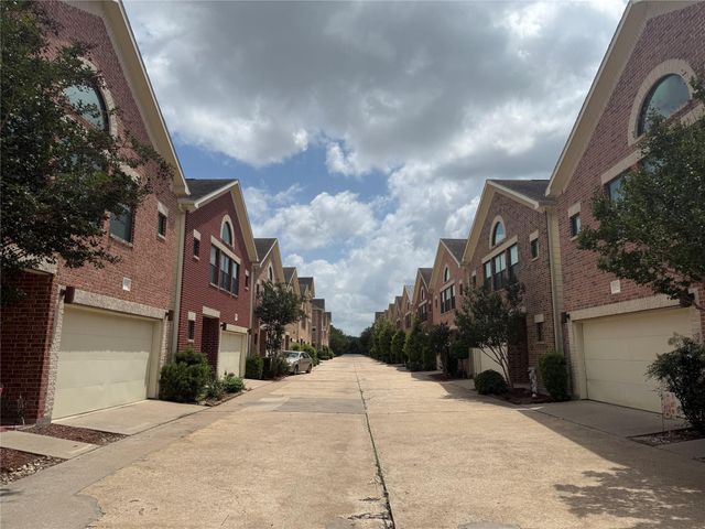 3716 Main Plaza Drive, Houston, TX 77025