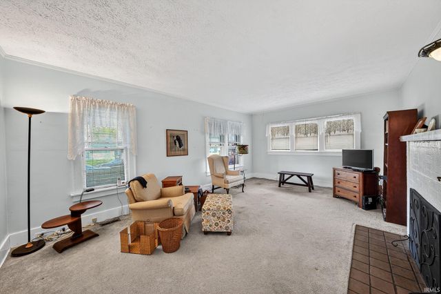 1958 Beverly Place, South Bend, IN 46616
