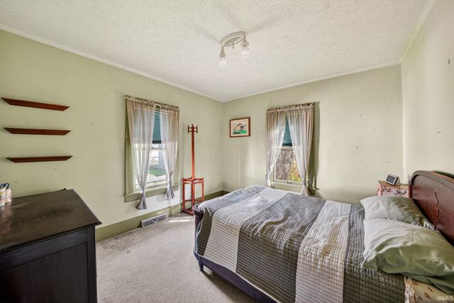 1958 Beverly Place, South Bend, IN 46616