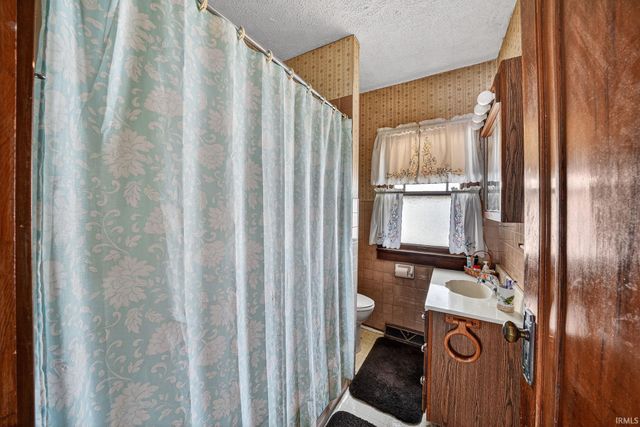 1958 Beverly Place, South Bend, IN 46616
