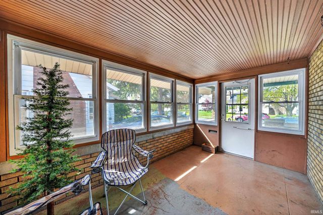 1958 Beverly Place, South Bend, IN 46616