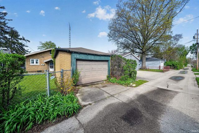 1958 Beverly Place, South Bend, IN 46616