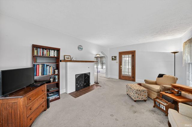 1958 Beverly Place, South Bend, IN 46616