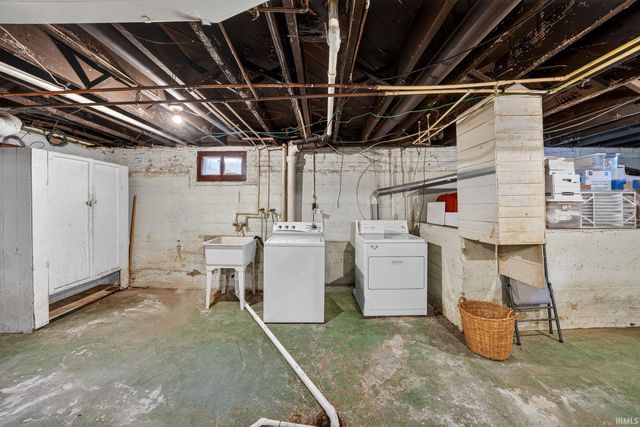 1958 Beverly Place, South Bend, IN 46616