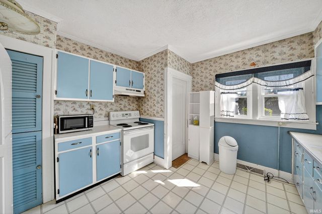 1958 Beverly Place, South Bend, IN 46616
