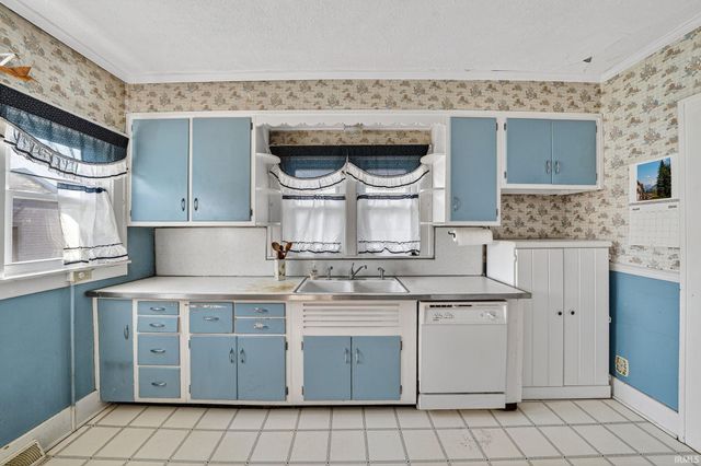 1958 Beverly Place, South Bend, IN 46616