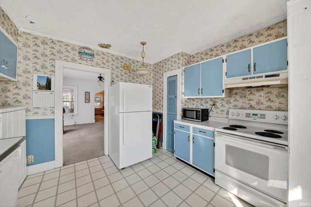 1958 Beverly Place, South Bend, IN 46616