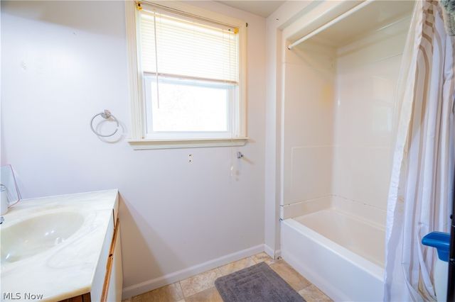 2835 S Schenley Avenue, Youngstown, OH 44511