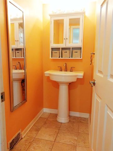 302 52ND AVENUE TERRACE E, Bradenton, FL 34203