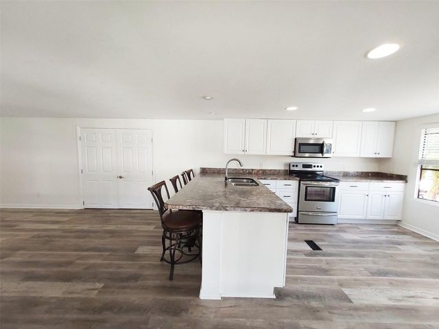 302 52ND AVENUE TERRACE E, Bradenton, FL 34203