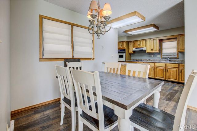 202 Ashley Dr, Sikeston, MO 63801