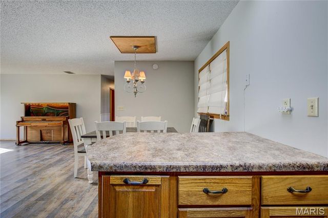 202 Ashley Dr, Sikeston, MO 63801