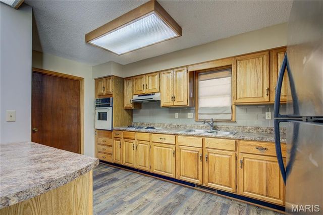 202 Ashley Dr, Sikeston, MO 63801