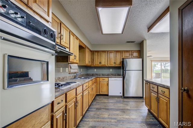 202 Ashley Dr, Sikeston, MO 63801