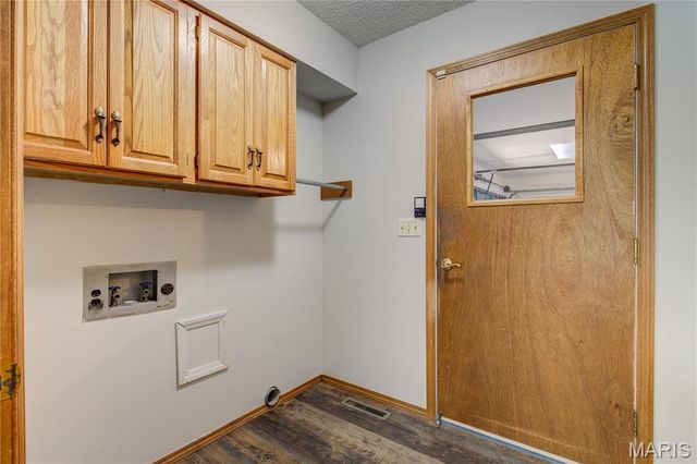 202 Ashley Dr, Sikeston, MO 63801