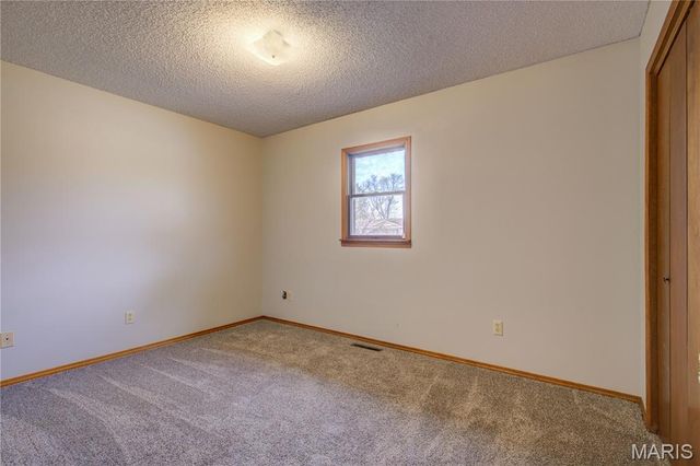 202 Ashley Dr, Sikeston, MO 63801