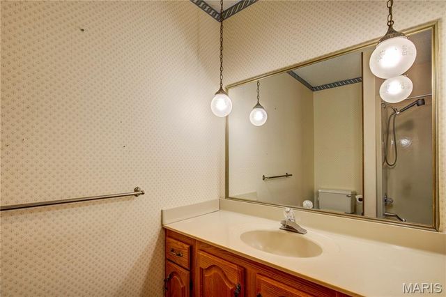 202 Ashley Dr, Sikeston, MO 63801