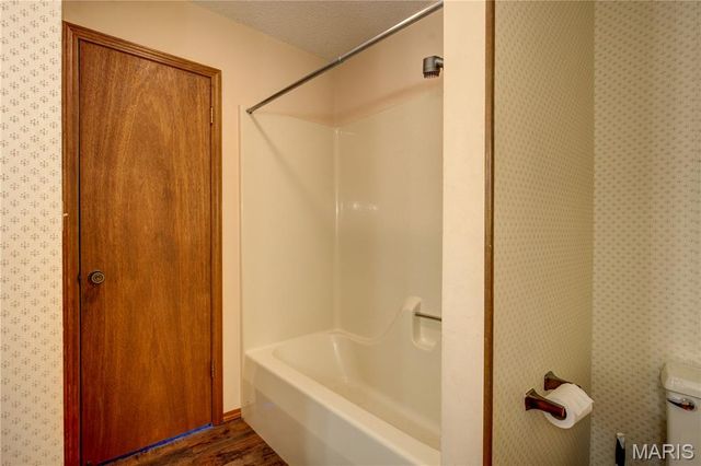 202 Ashley Dr, Sikeston, MO 63801