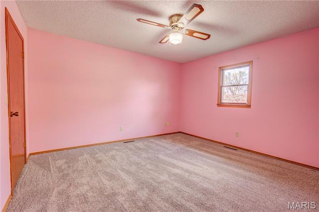 202 Ashley Dr, Sikeston, MO 63801