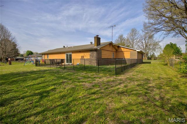 202 Ashley Dr, Sikeston, MO 63801