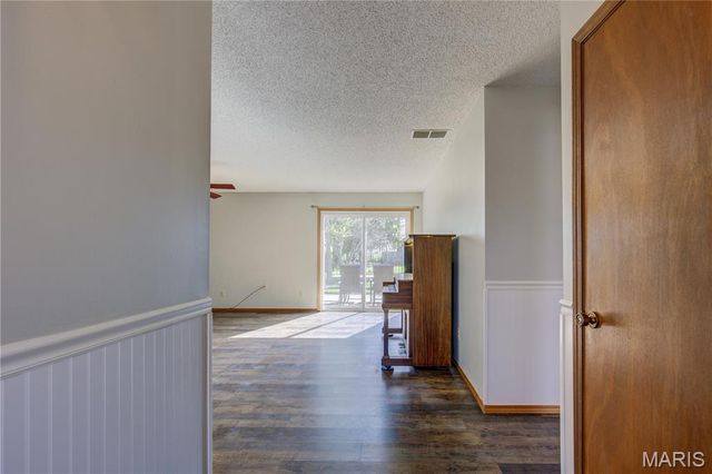 202 Ashley Dr, Sikeston, MO 63801