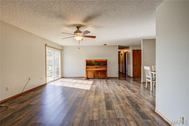 202 Ashley Dr, Sikeston, MO 63801