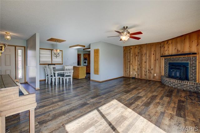 202 Ashley Dr, Sikeston, MO 63801