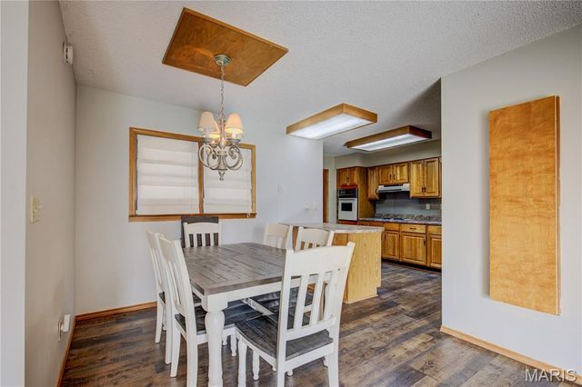 202 Ashley Dr, Sikeston, MO 63801