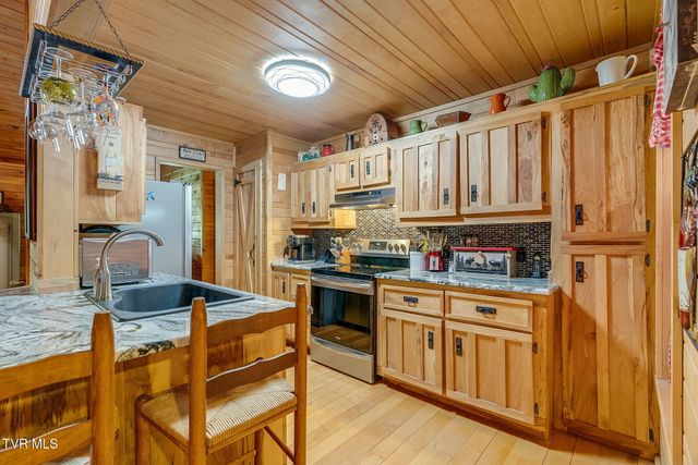 1025 Old Iron Mtn Road, Unicoi, TN 37692