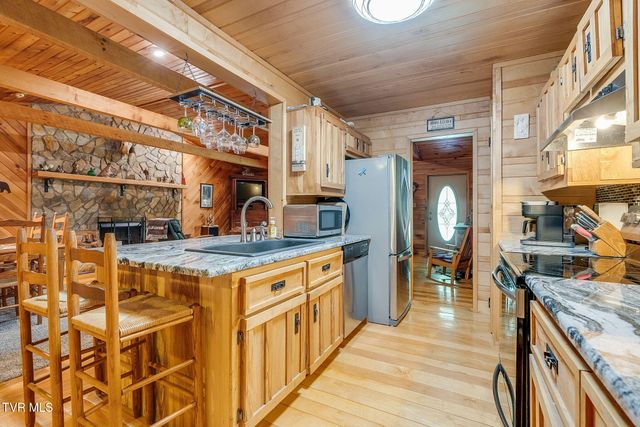 1025 Old Iron Mtn Road, Unicoi, TN 37692