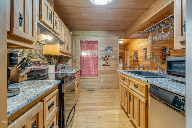 1025 Old Iron Mtn Road, Unicoi, TN 37692