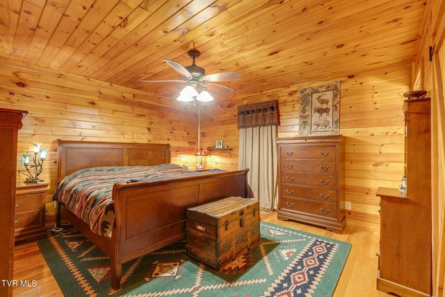 1025 Old Iron Mtn Road, Unicoi, TN 37692