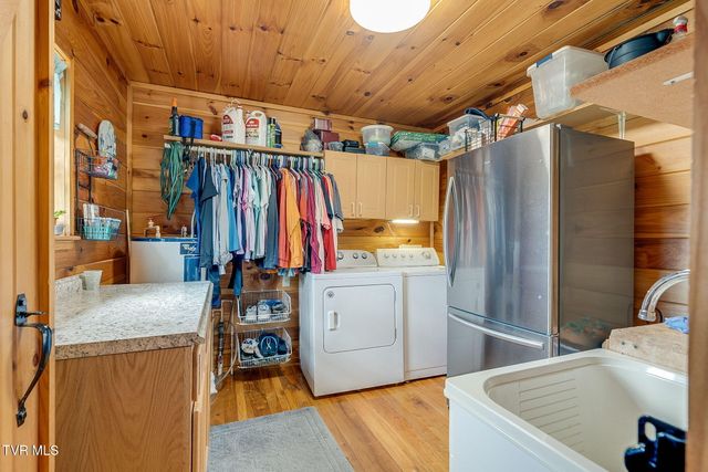 1025 Old Iron Mtn Road, Unicoi, TN 37692
