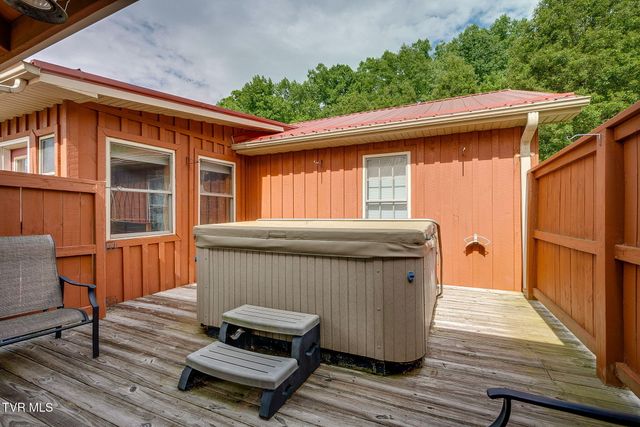 1025 Old Iron Mtn Road, Unicoi, TN 37692