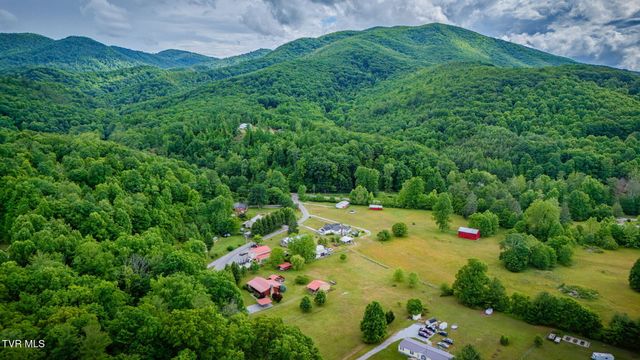 1025 Old Iron Mtn Road, Unicoi, TN 37692