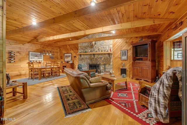 1025 Old Iron Mtn Road, Unicoi, TN 37692