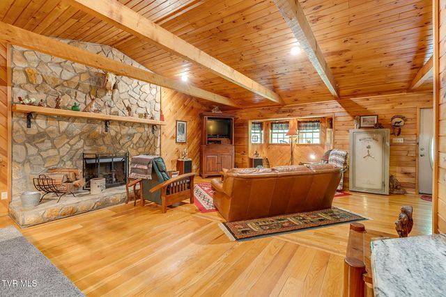 1025 Old Iron Mtn Road, Unicoi, TN 37692