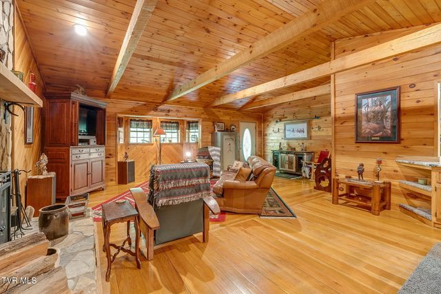 1025 Old Iron Mtn Road, Unicoi, TN 37692