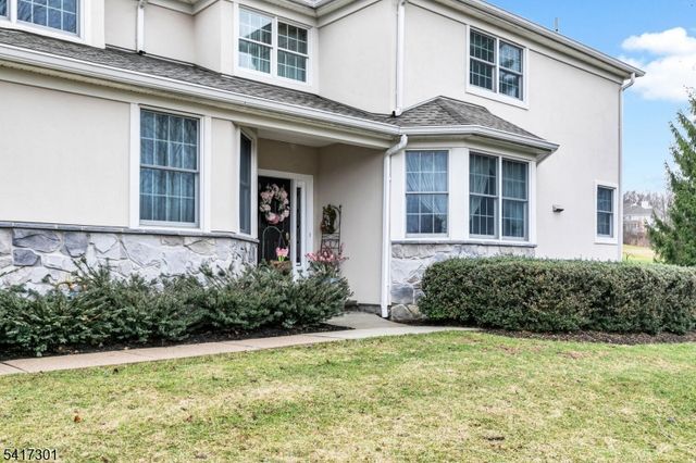 24 Benedict Cres, Bernards Twp., NJ 07920